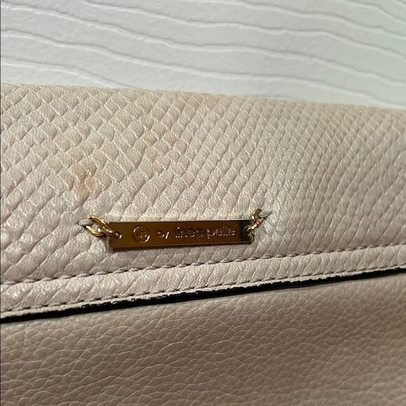 Elegant Linea Pelle Cream and Gold Chain Crossbody Bag - Picture 11 of 14